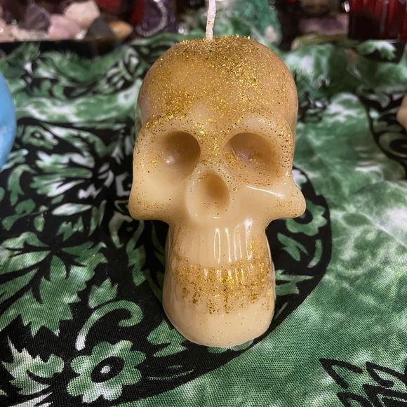 Large Skull Candle - Picture 3 of 5